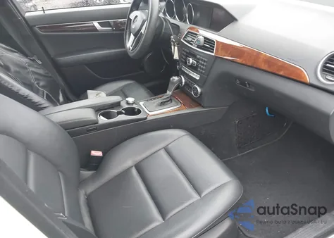 2012 Mercedes-Benz C 300 Luxury 4Matic/Sport 4Matic из США, поврежденный, VIN WDDGF8BB7CR240081